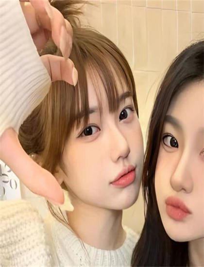 美女图片自动播放_国产女厕所盗摄老师厕所嘘嘘_老师手机掉进下水道